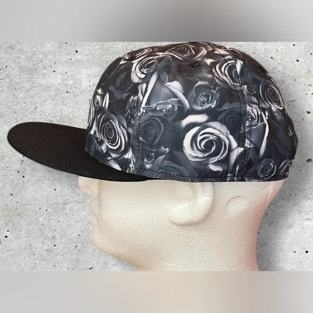 Quanhaigou Black Rose Snap Back Hat